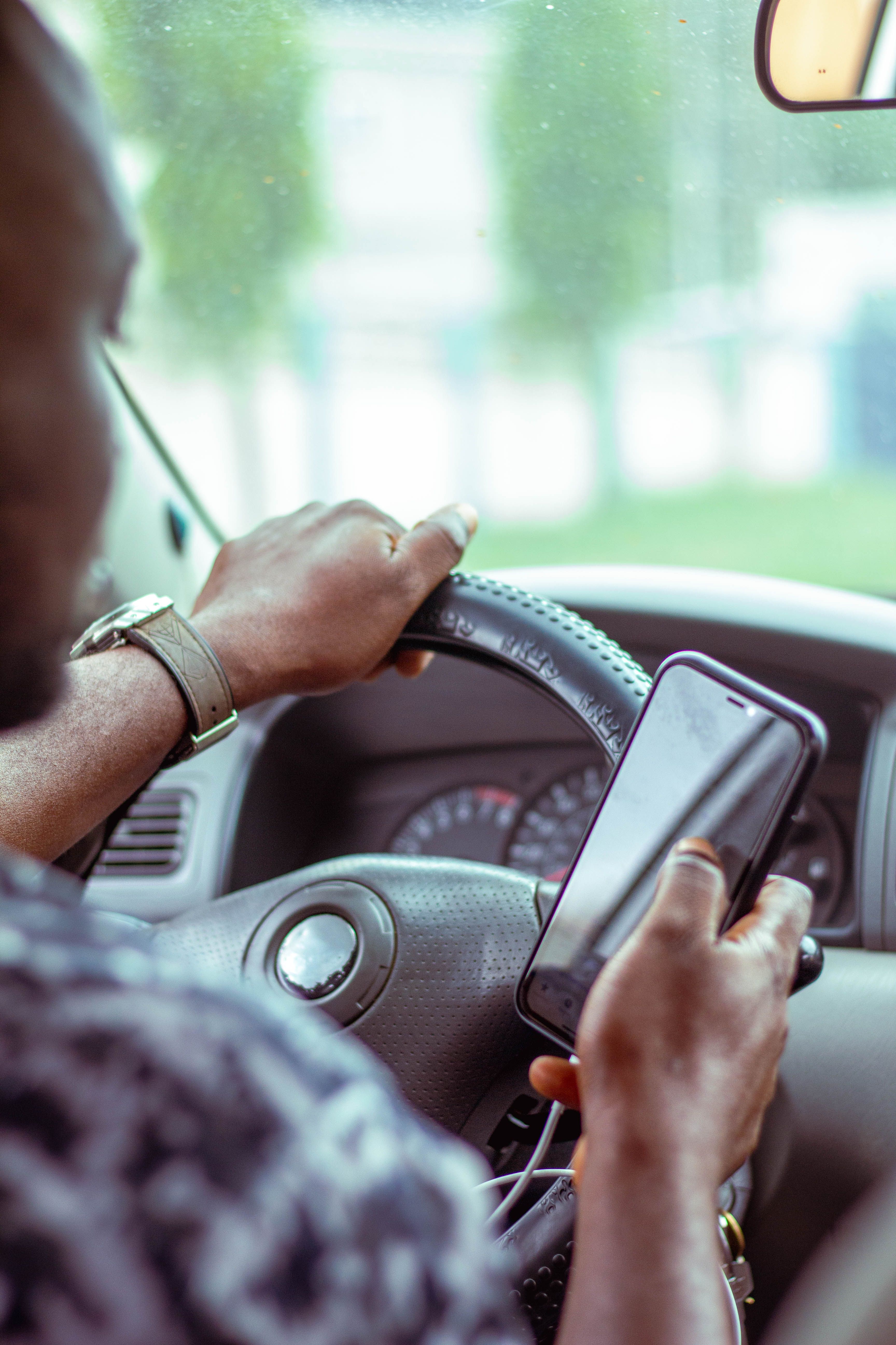 Colorado permite guardar carteira de motorista no celular, mas nem todo lugar aceita ainda