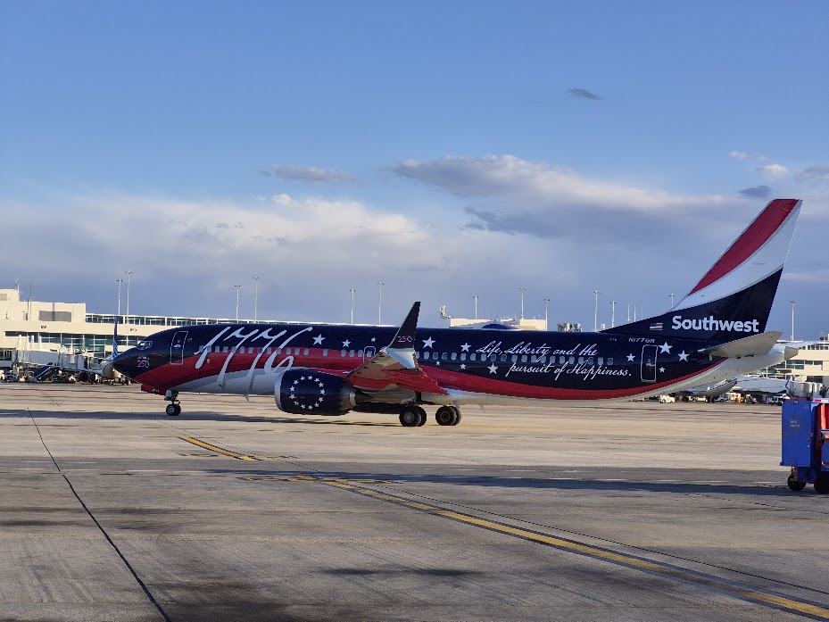 Passagem aérea de Thanksgiving e Natal chega ao maior preço em dez anos nos EUA, e a Hopper recomenda comprar antes de 31 de outubro